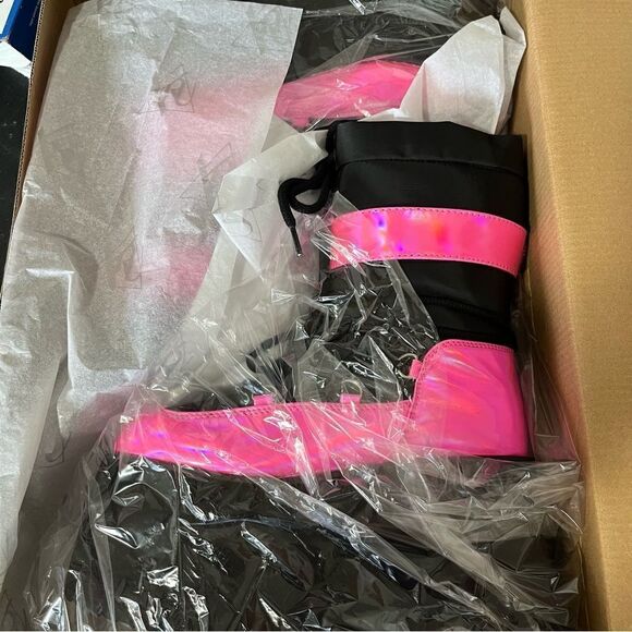 Y.R.U. Pink Holographic Qronic Winter Boots NIB Black Alien on Heels Back Zip 7 - Picture 9 of 9